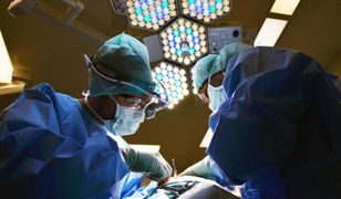 Operacja przerwana, bo pacjent spadł ze stołu. Prokuratura już siódmy rok wyjaśnia jego śmierć