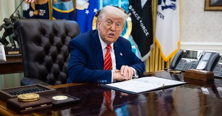 Trump podwaja cła na stal i aluminium. "To moje ulubione słowo"