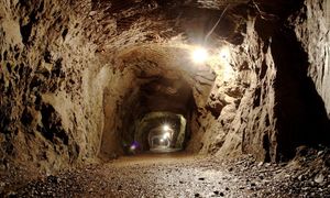 Zaskakujące odkrycie. Natrafili na tunel. Tutaj ukryto złoty pociąg?