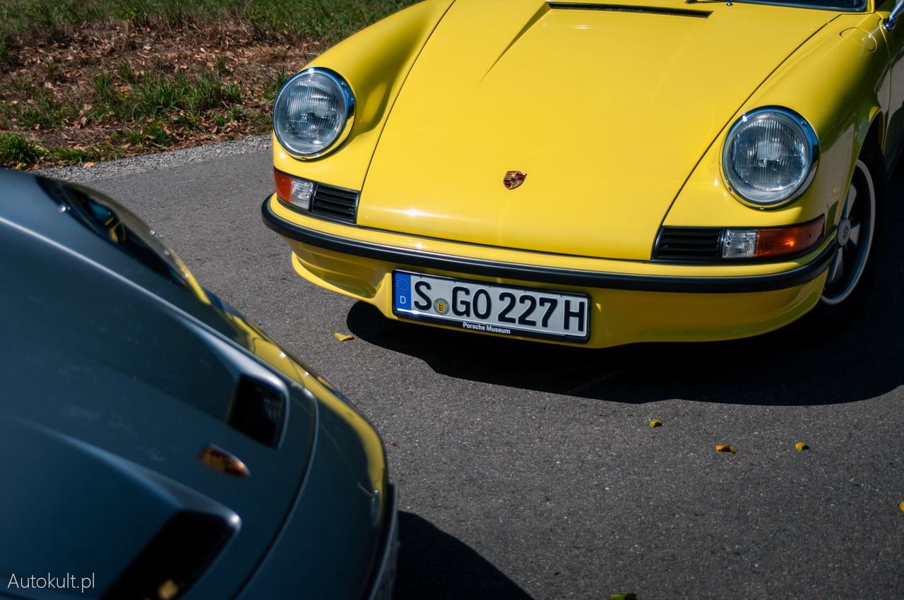 Porsche 911 GT3 Touring vs Porsche 911 Carrera RS 2.7