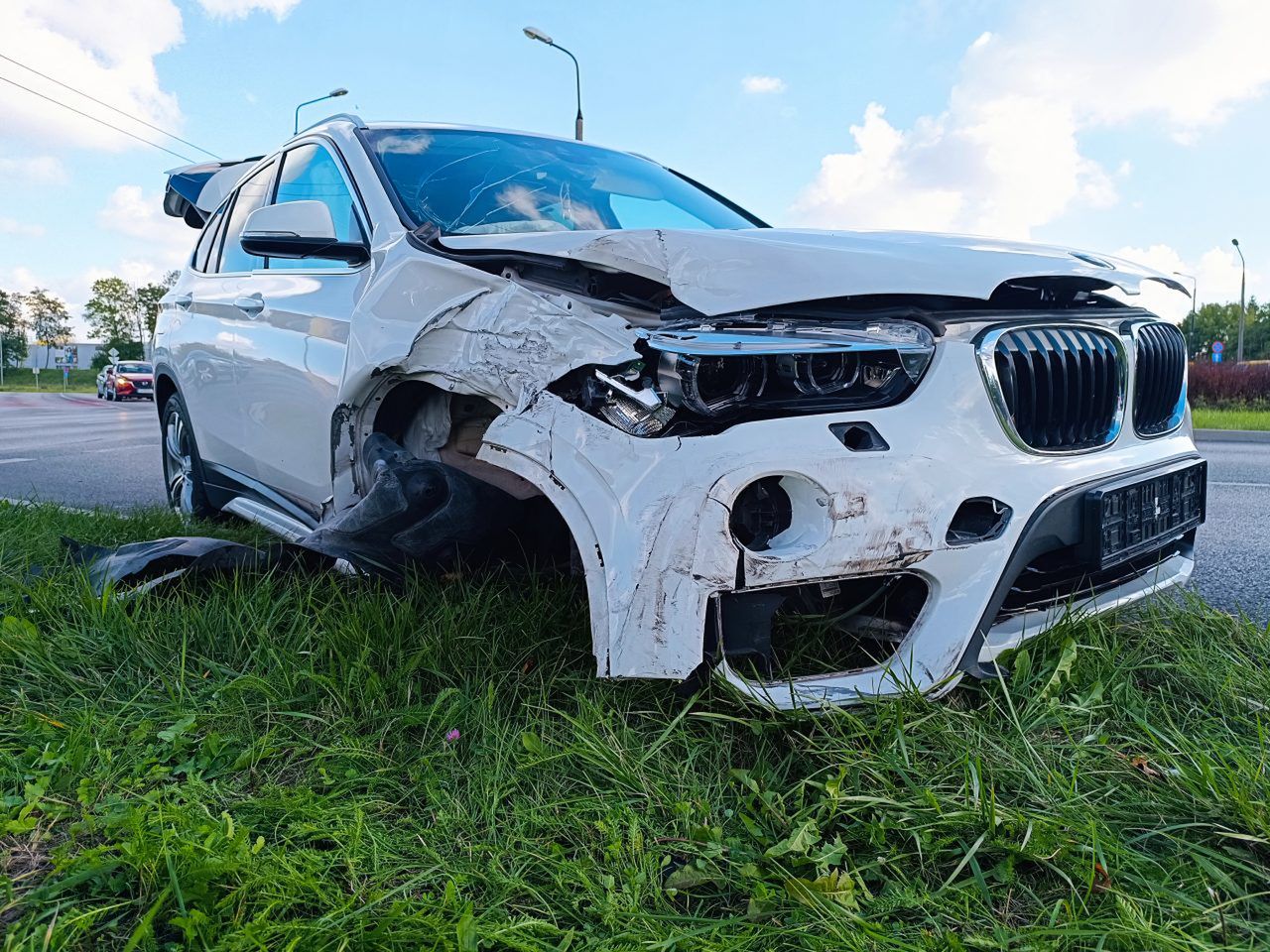Lublin: Zderzenie toyoty z BMW. Sprawca nie wie, skąd wzięło się drugie auto