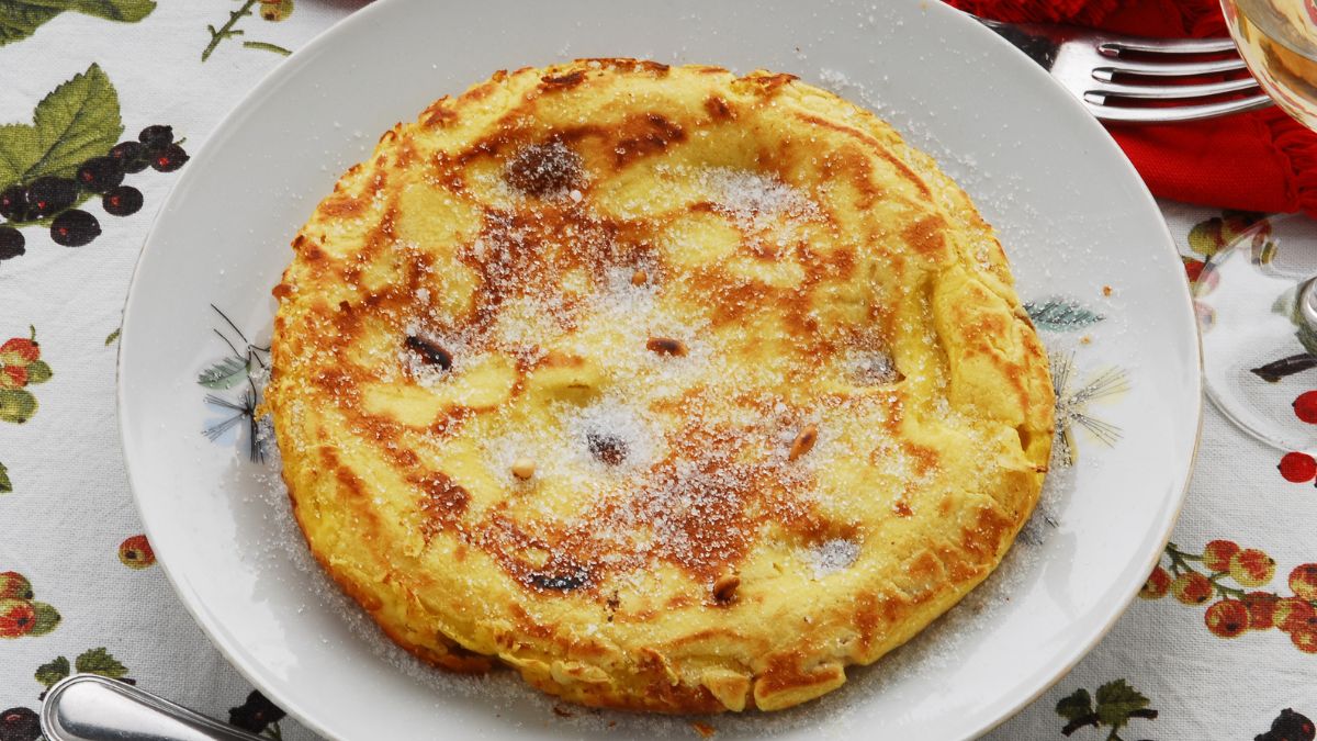 Puszysty omlet z jabłkami