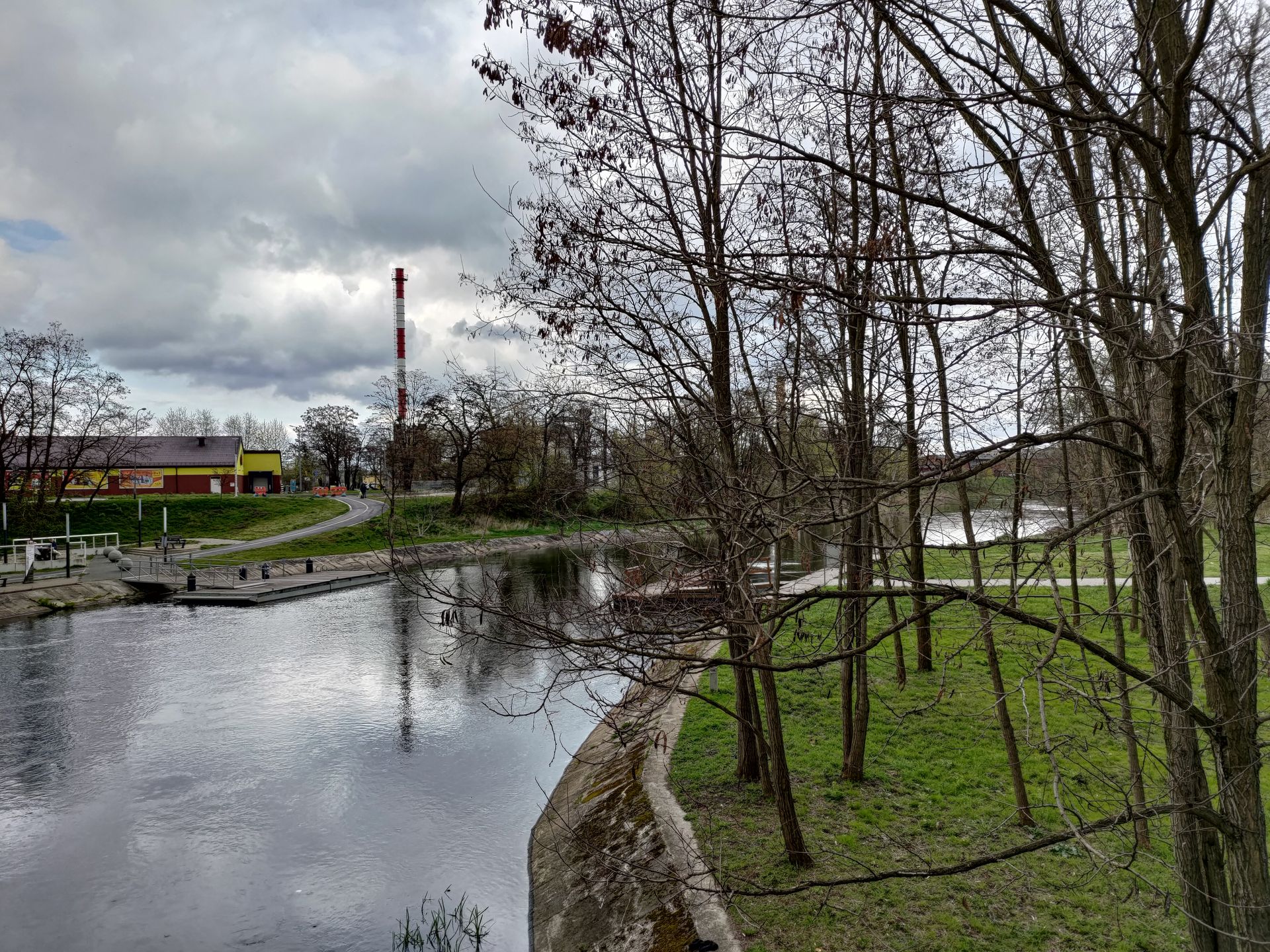 Smartfon inny niż (prawie) wszystkie. ASUS Zenfone 8 Flip: test 12