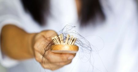 6 składników diety, które pozwolą ci zapobiec wypadaniu włosów