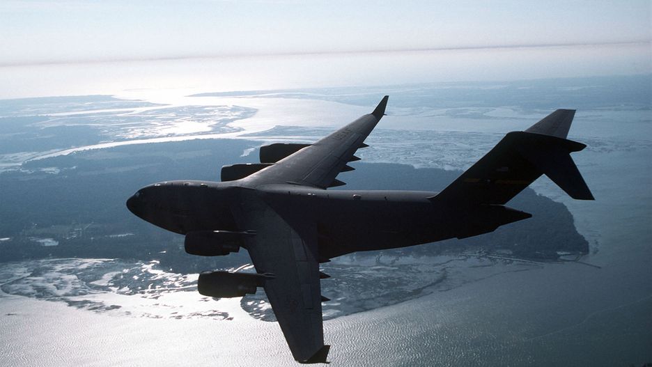 USA brakuje bombowców? Testują zrzucanie pocisków z transportowców