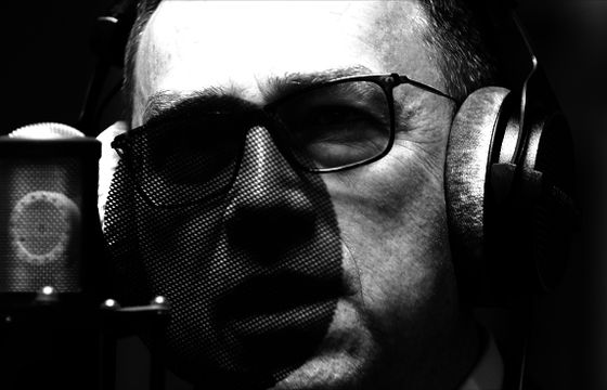 Maciej Orłoś lektorem w Soundmedia. "Głos do produkcji reklam"