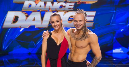 Fit Lovers mieszkają w luksusowym domu. W ogrodzie mają jezioro