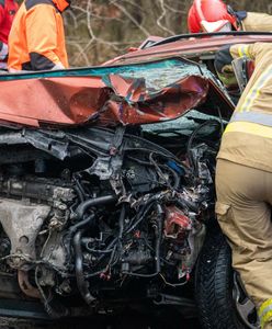 Pociąg uderzył w samochód. Dwie osoby zginęły na miejscu