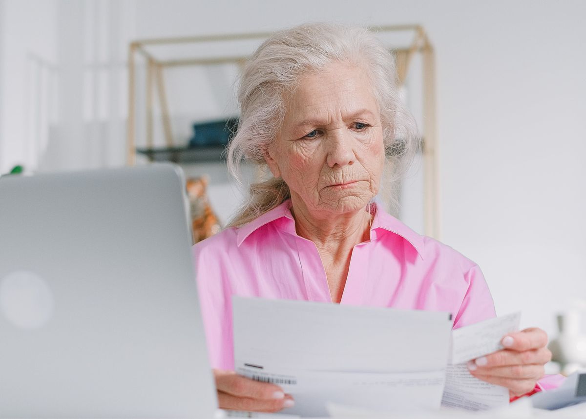 ¿Las mujeres jubiladas trabajan más que los hombres?  Nosotros explicamos