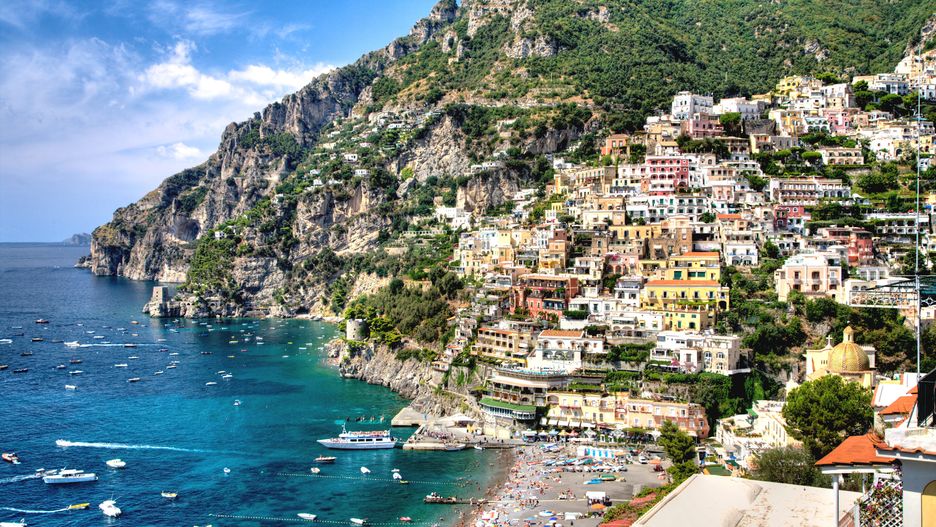 Wybrzeże Amalfi to jeden z polecanych kierunków na podróż poślubną