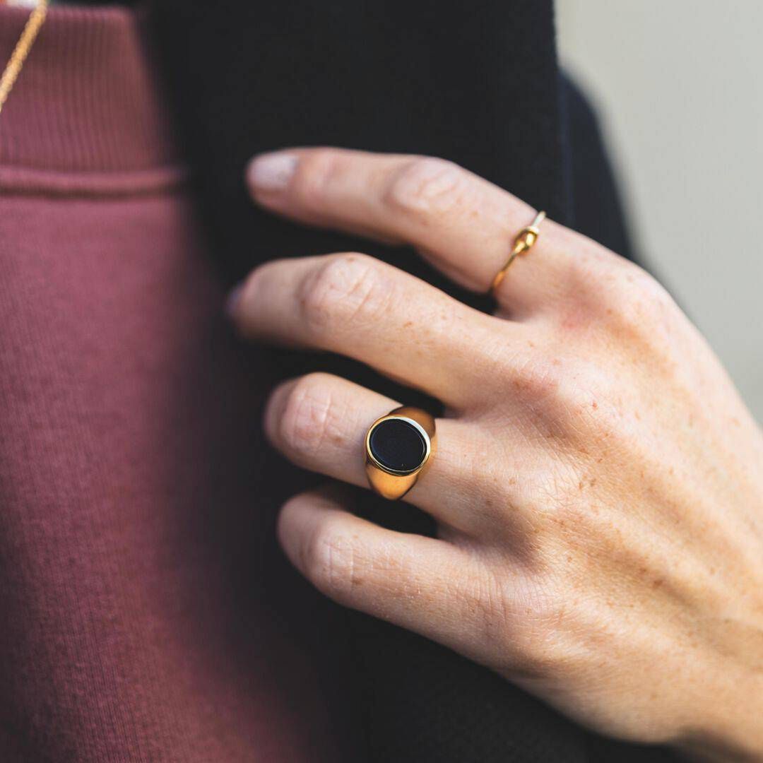 Wybór sygnetu męskiego na prezent – co warto wiedzieć?