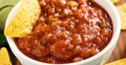 Żadne gotowce ze sklepu. Ta salsa ze świeżych warzyw przebija je wszystkie