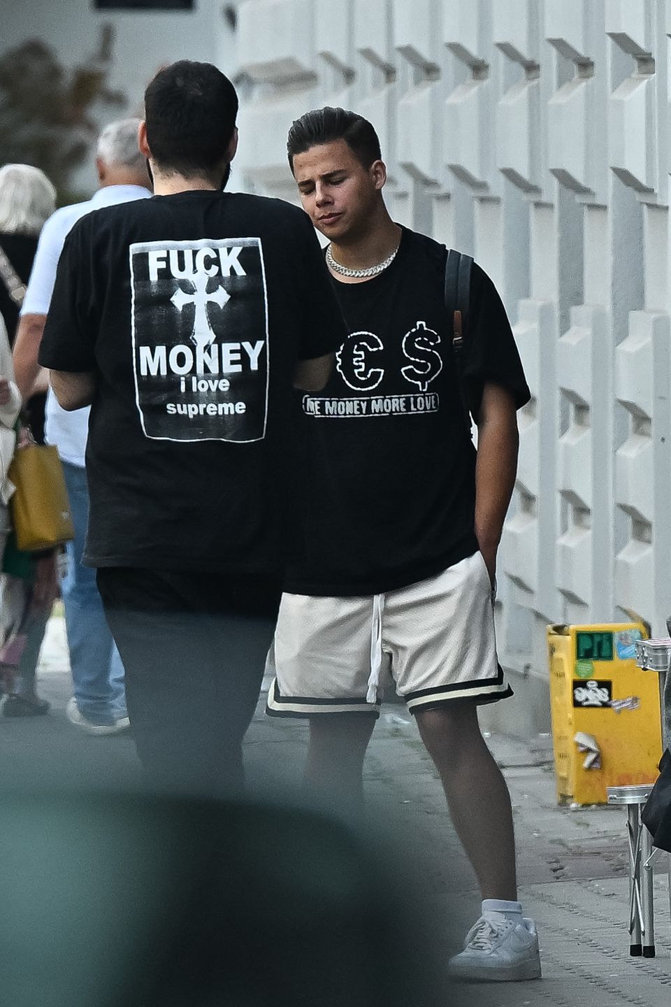 Allan Krupa z dziewczyną na mieście