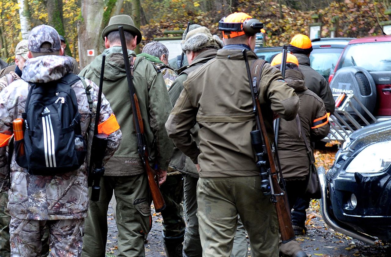 W Dortmundzie organizowane są targi łowieckie "Jagd und Hund", gdzie promuje się wyjazdy na polowania na zakazane gatunki zwierząt