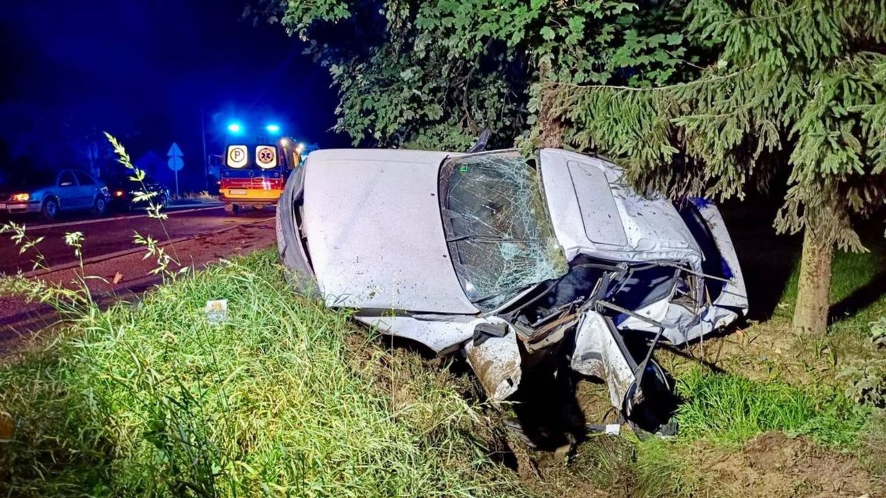 Pijany roztrzaskał audi. Uciekł, zostawiając rannego pasażera