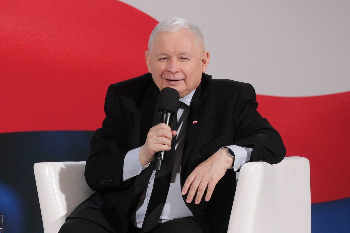 Jarosław Kaczyński słowami o piciu alkoholu przez młode kobiety w kontekście dzietności zaskoczył w trakcie jednego ze spotkań z wyborcami.