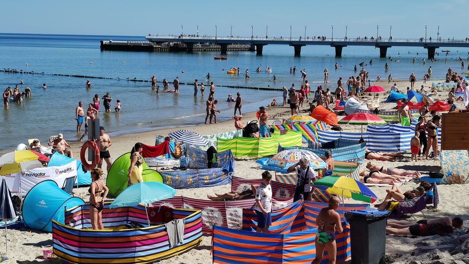 Na zdjęciu turyści na plaży