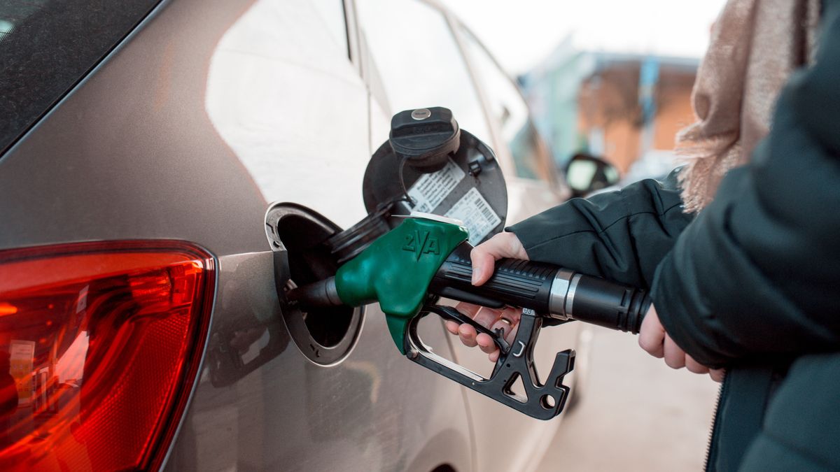 W połowie stycznia ceny paliw hamują 