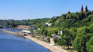 Kampery, scena plenerowa i całoroczna oferta. Interpelacja o przyszłość terenów nad Wisłą