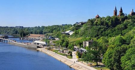 Kampery, scena plenerowa i całoroczna oferta. Interpelacja o przyszłość terenów nad Wisłą