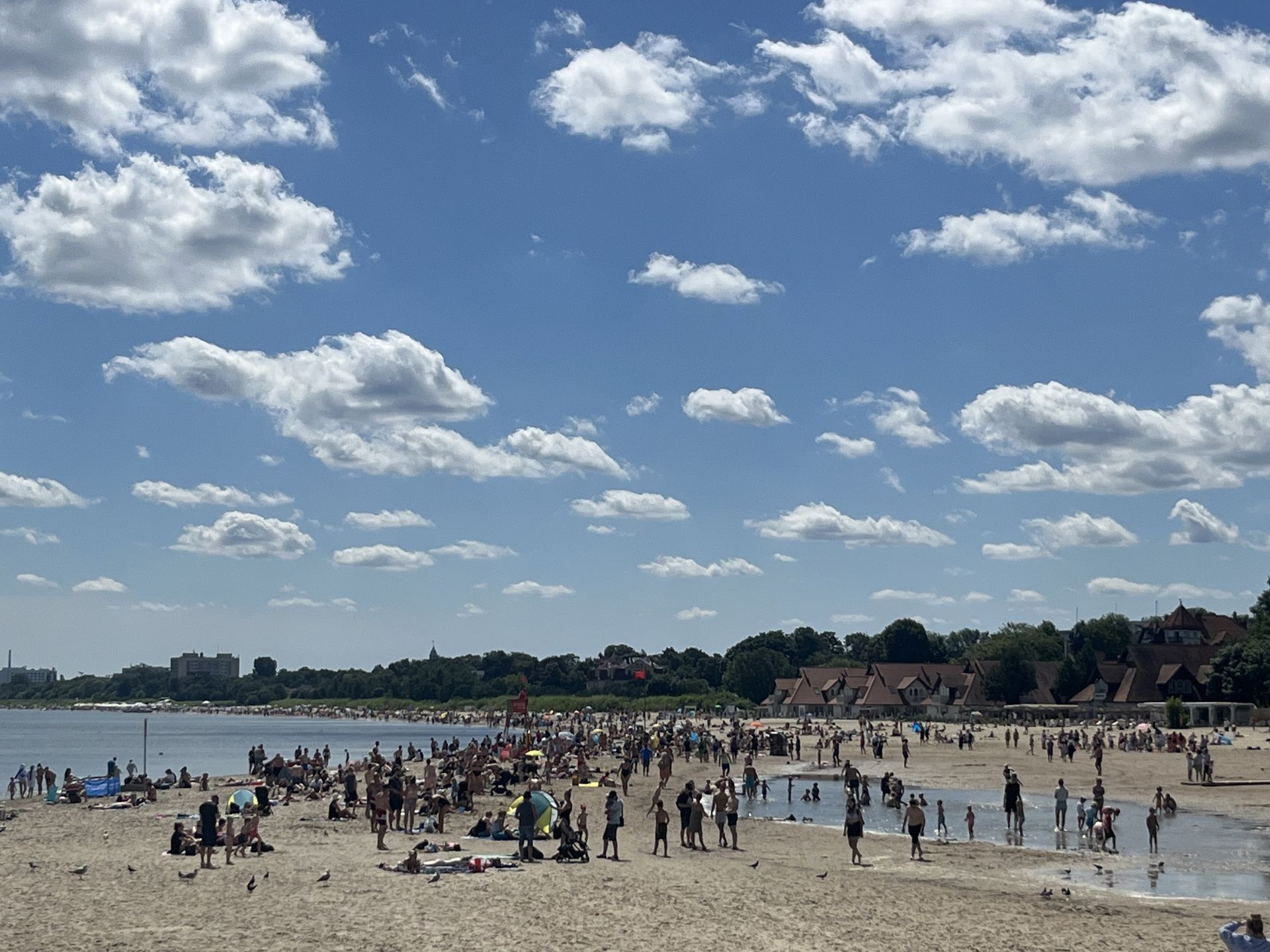 Plaża w Sopocie widoczna z molo
