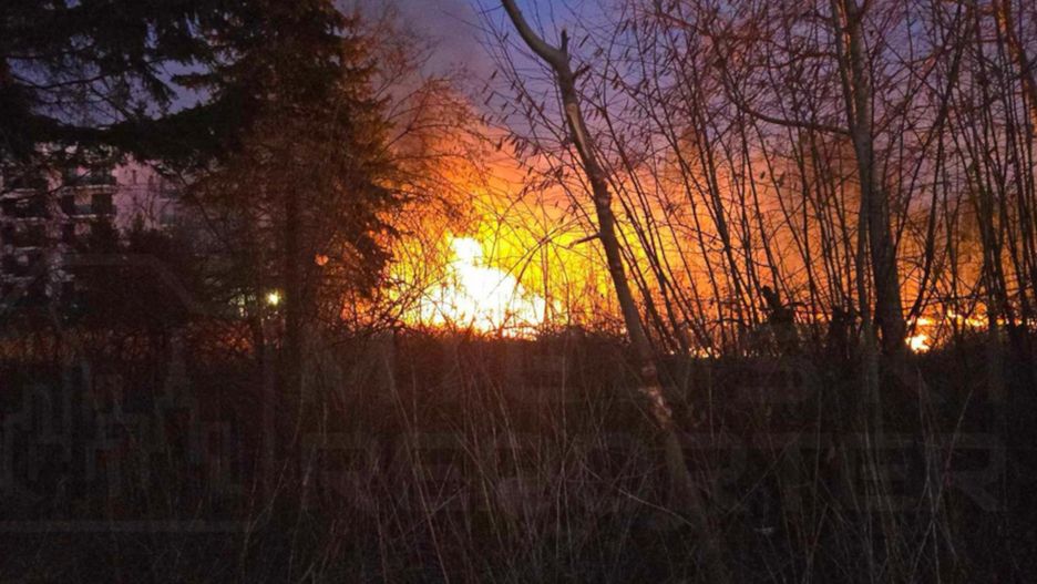 Duży pożar nieużytków w Ursusie.