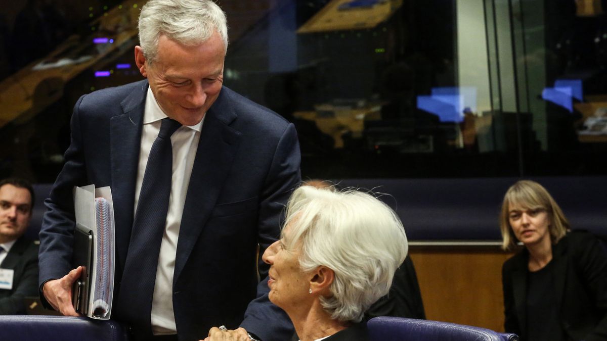 European Union Finance Ministers Eurogroup Meeting
Bruno Le Maire, France's finance minister, left, and Christine Lagarde, president of the European Central Bank (ECB), during a Eurogroup meeting at the European Convention Center in Luxembourg, on Monday, Oct. 3, 2022. EU Finance ministers are meeting to discuss how to act in a coordinated way to shelter firms and households from surging energy prices and avoid the risk of fragmentation within the euro area. Photographer: Valeria Mongelli/Bloomberg via Getty Images
Bloomberg
european, energy, finance ministries, euro members, government news, luxembourg, economic, monetary union, emea, business news, markets, e.u., eu