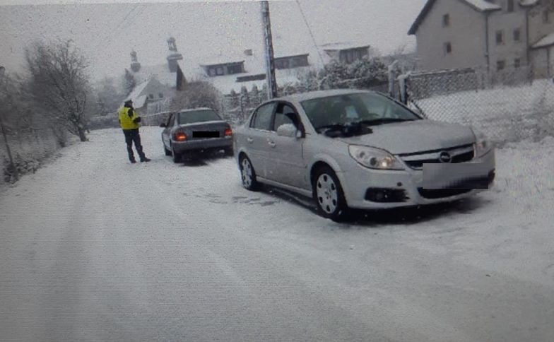 Kierowca audi gnał po śniegu jak szalony. Teraz nie chce przyjąć mandatu