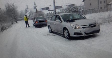 Kierowca audi gnał po śniegu jak szalony. Teraz nie chce przyjąć mandatu