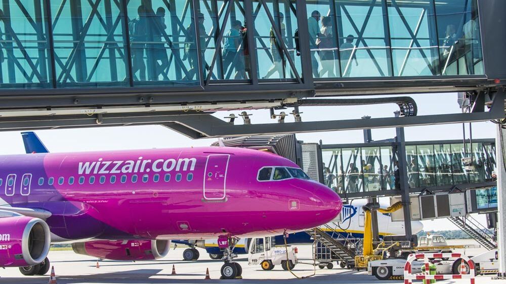 lotnisko linie lotnicze Wizz Air WizzAir samolot
