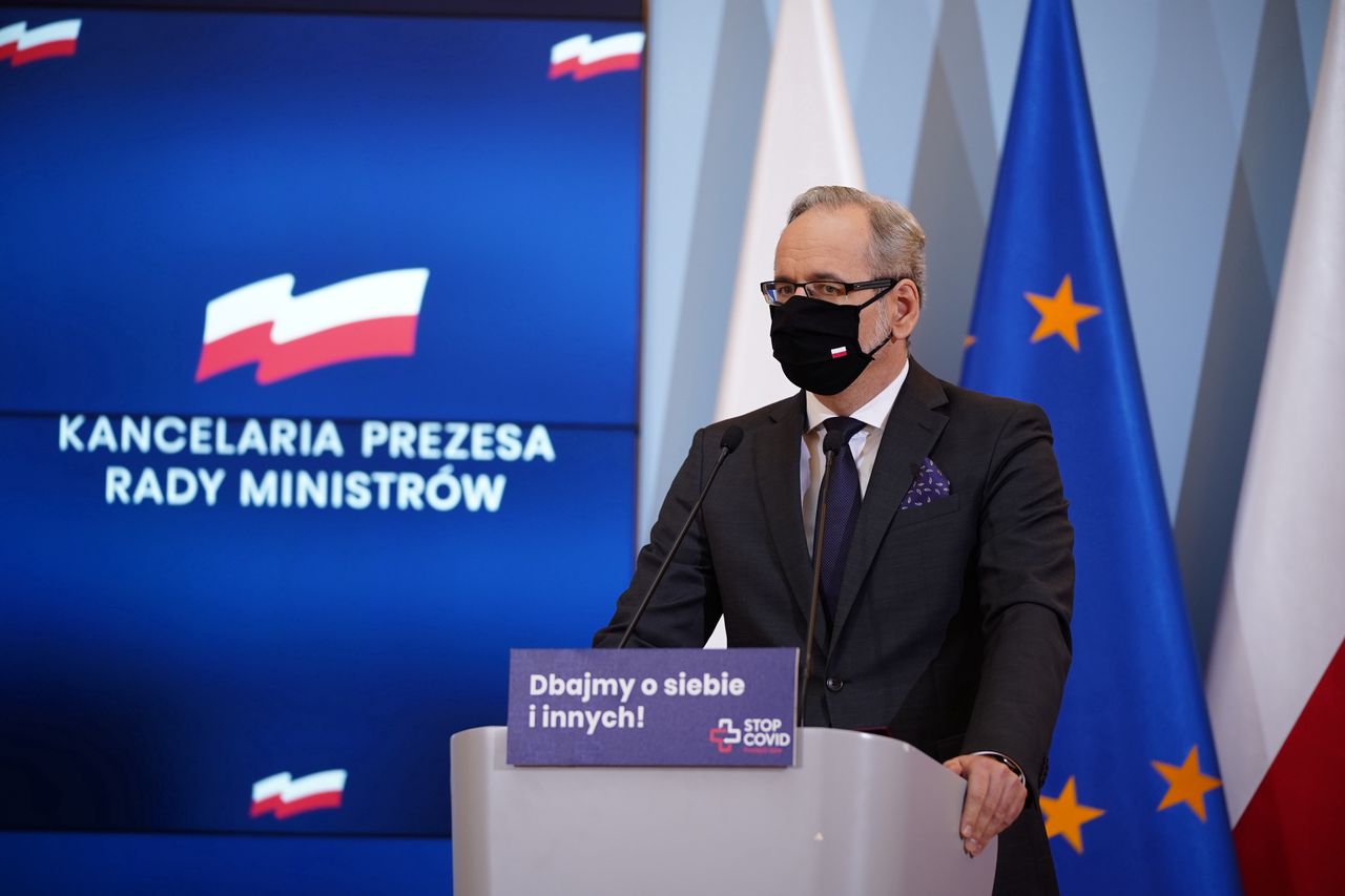 Koronawirus w Polsce. Minister Zdrowia Adam Niedzielski. "Trzeba nacisnąć hamulec"