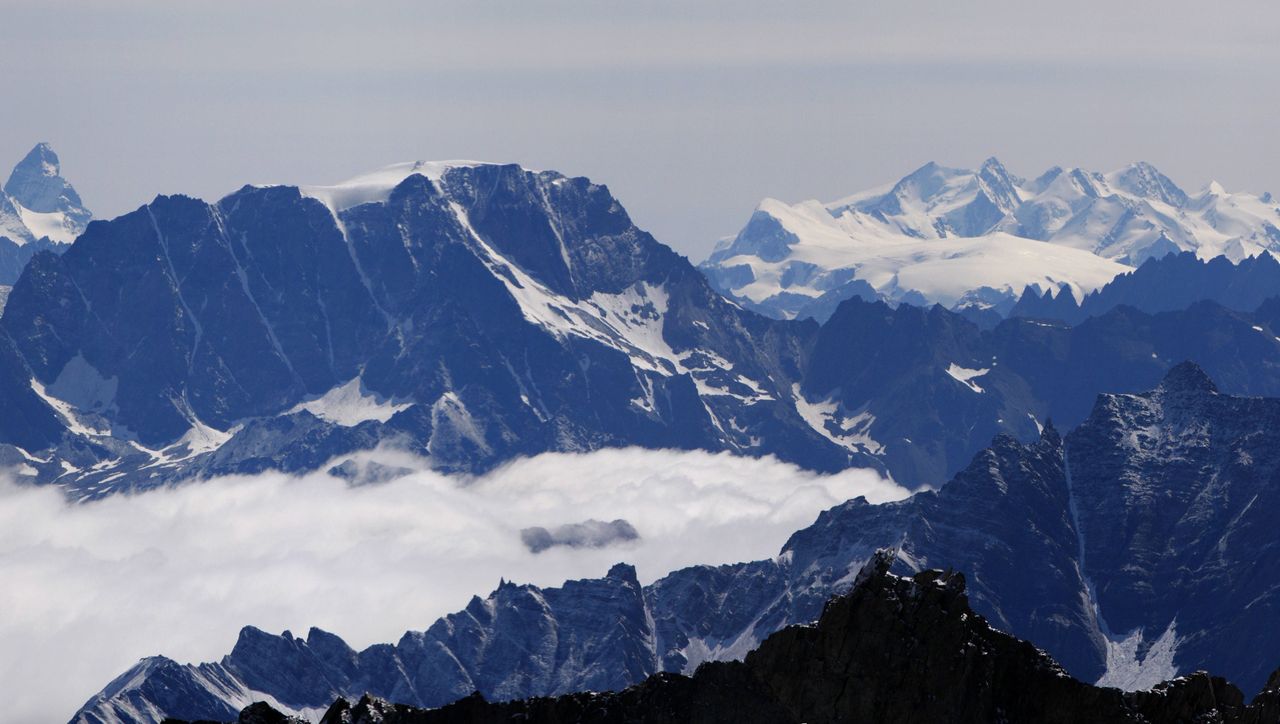 Runęła część lodowca z masywu Grand Combin. Trwa akcja ratunkowa