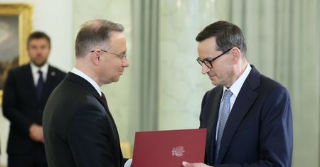 Dwa tygodnie rządu Morawieckiego nie za darmo. Opłacalna gra