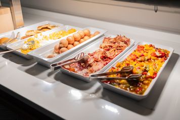 Tego nie jada w hotelu. Ekspertka o ryzyku zatrucia