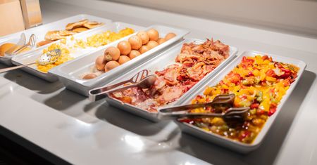 Tego nie jada w hotelu. Ekspertka o ryzyku zatrucia
