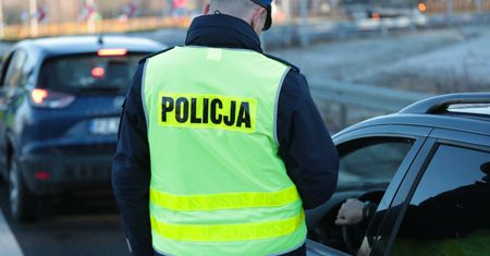 Tyle czasu organizm "trawi" alkohol. Dopiero wtedy można wsiąść za kółko