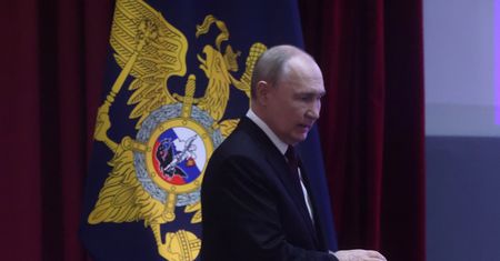 "Kontrowersyjna decyzja". Rosja ma dostać zaproszenie od Francji
