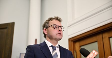 Gdzie jest Marcin Romanowski? Media: Taki adres podał we wniosku