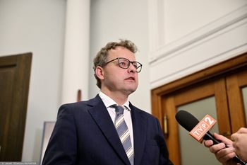 Gdzie jest Marcin Romanowski? Media: Taki adres podał we wniosku
