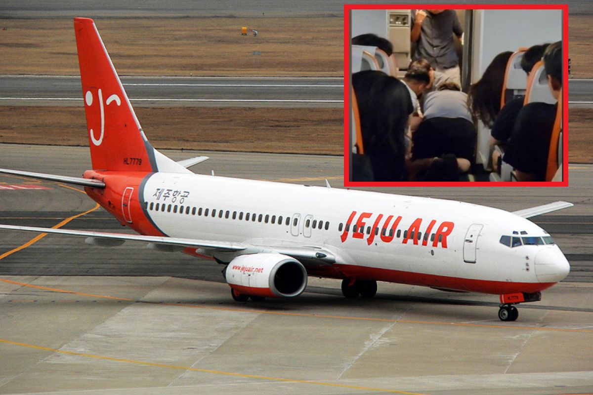 19-letni pasażer próbował otworzyć drzwi w trakcie lotu. Skarżył się na ucisk w klatce piersiowej