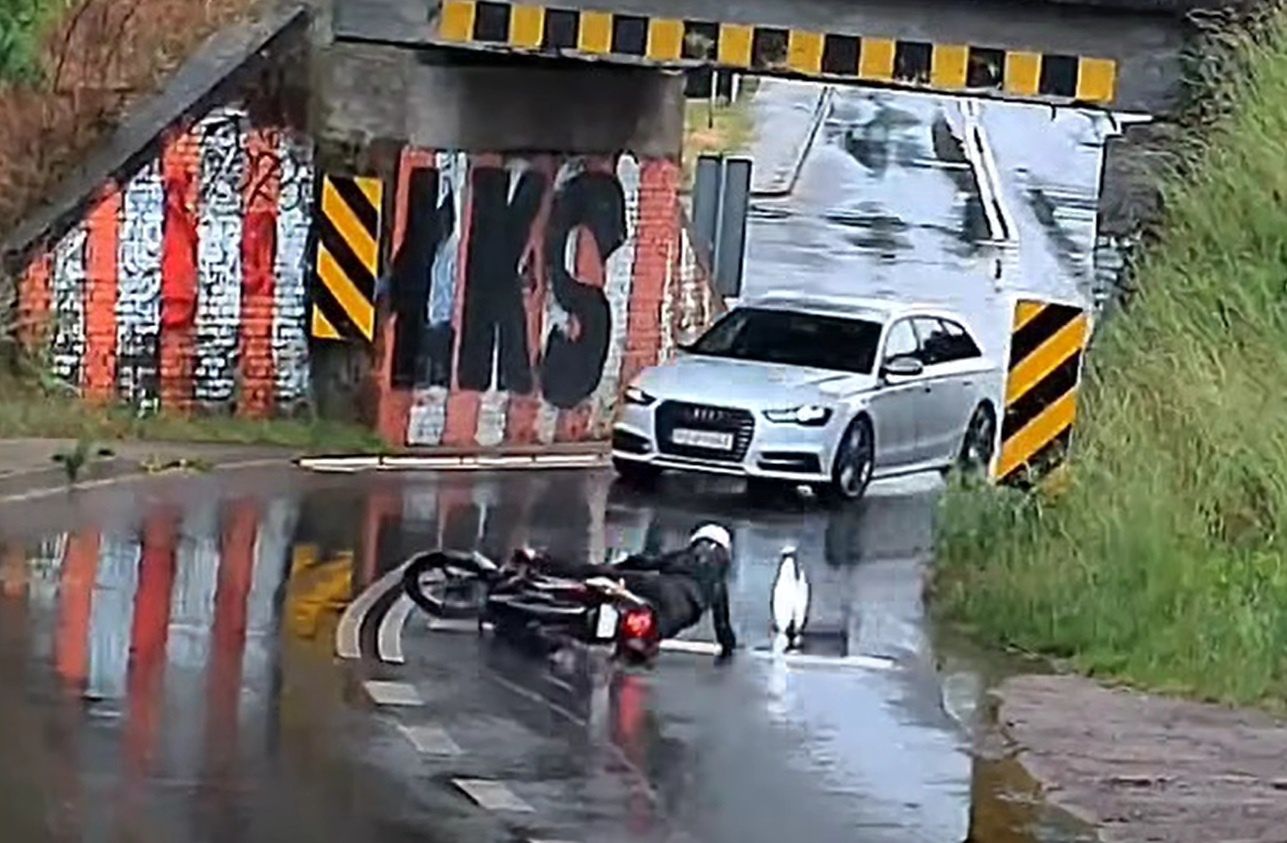 Dramatyczne nagranie z gminy Komorniki. Tak skończył motocyklista