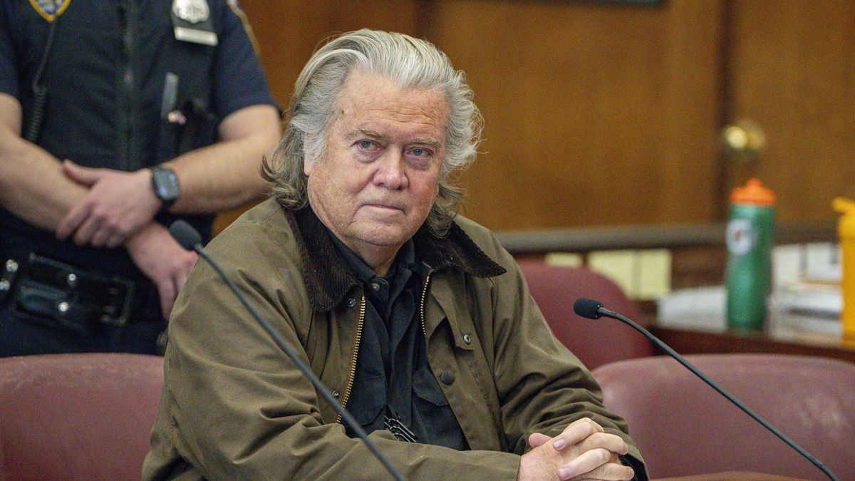 Political strategist Steve Bannon appears in a New York court to plead to fraud charges in New York, New York, USA, 11 February 2025. Bannon, who was once an advisor to former President Donald Trump, pleaded guilty to being accused of fooling donors to a private organization claiming to be funding a wall along the southern border of the United States with Mexico. EPA/STEVEN HIRSCH / POOL Dostawca: PAP/EPA.