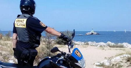 Poszli na plażę w nocy. Interweniowała straż miejska