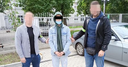 Odebrał od małżeństwa pieniądze z oszustwa „na policjanta”. 20-latek usłyszał zarzuty