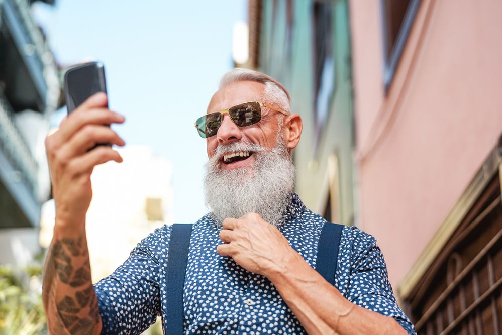 Jak zainstalować popularne komunikatory? Poradnik dla seniorów