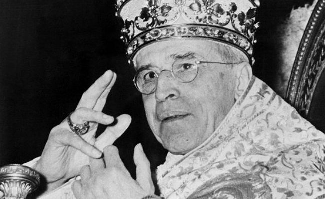 We Włoszech burza wokół filmu o Piusie XII: "naiwny", "nie na miejscu", "pisze historię na nowo"