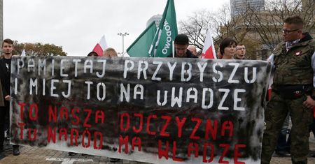 Protesty zwolenników i przeciwników przyjęcia uchodźców w Polsce