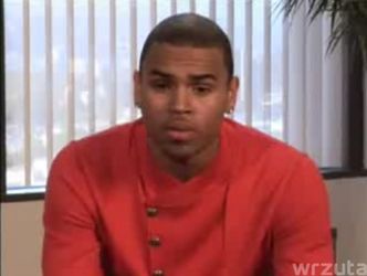 Chris Brown przeprasza za skatowanie Rihanny! (WIDEO!)