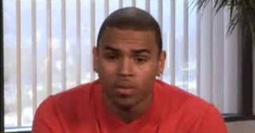 Chris Brown przeprasza za skatowanie Rihanny! (WIDEO!)