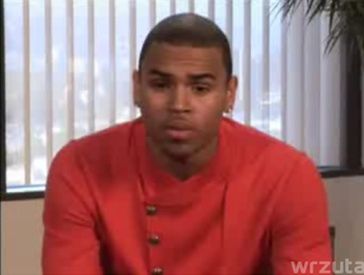 Chris Brown przeprasza za skatowanie Rihanny! (WIDEO!)
